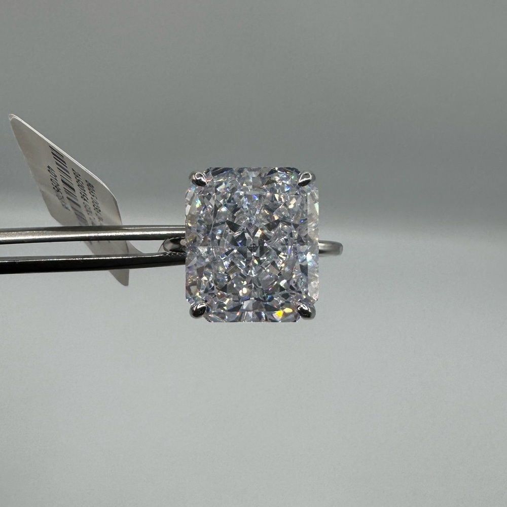 18k 7ct Radiant Cut Ring - Picture 8 of 16